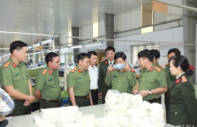Công Tác Sản Xuất Khẩu Trang Kháng Khuẩn Tại Công Ty 19-5, Bộ Công An